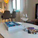 Modern & Unique Property In Odense Centrum - Free Parking